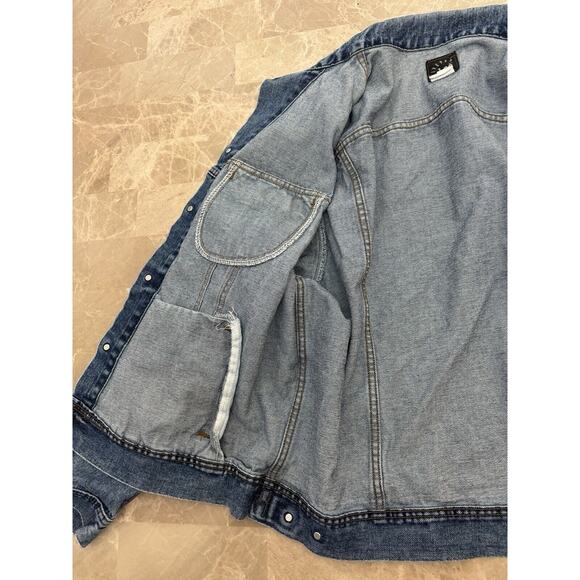 Vintage Lee Jean Jacket Men Size XL Blue Denim Riveted Light Wash USA Grunge - Picture 11 of 13